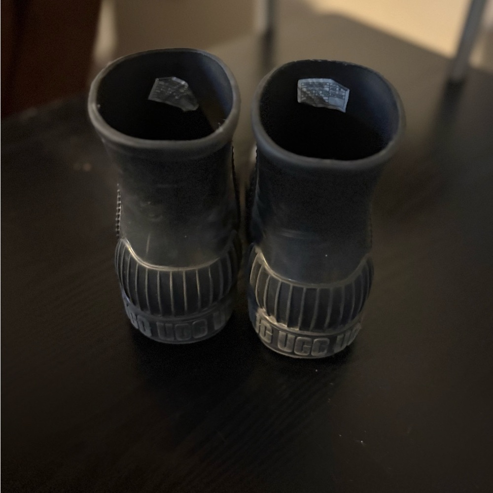 UGG - Picture 3 of 4
